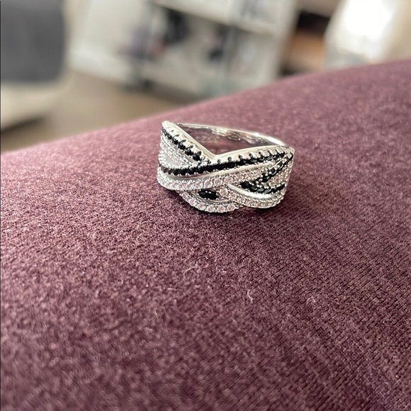 Elegant Silver and Black Women's Ring S925 - Picture 1 of 6